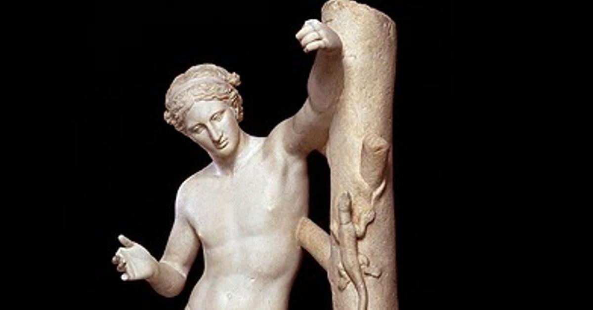 El Apolo de Praxiteles es el precursor de la curva praxiteliana.