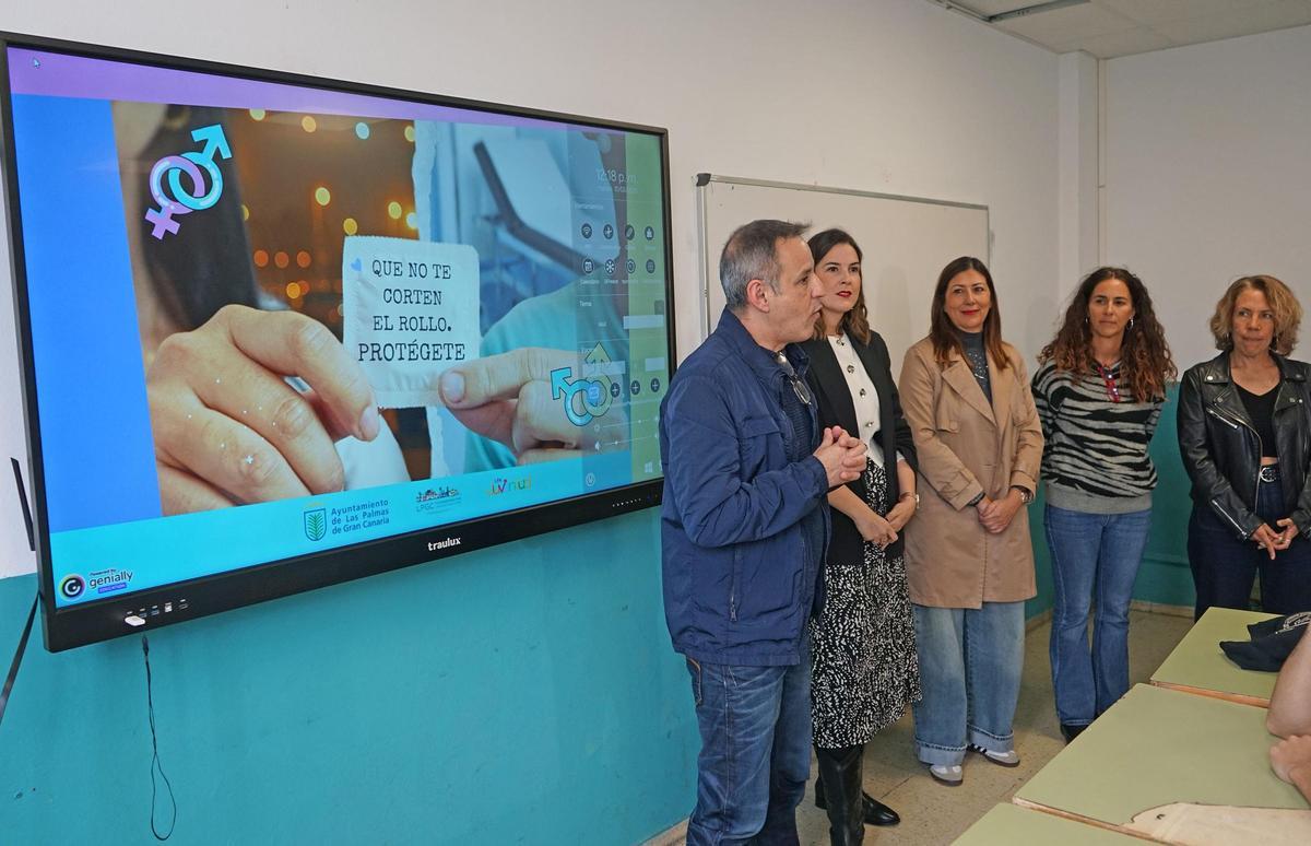 Instante durante la charla de prevención contra las ITS en el IES Pérez Galdós, en Las Palmas de Gran Canaria.