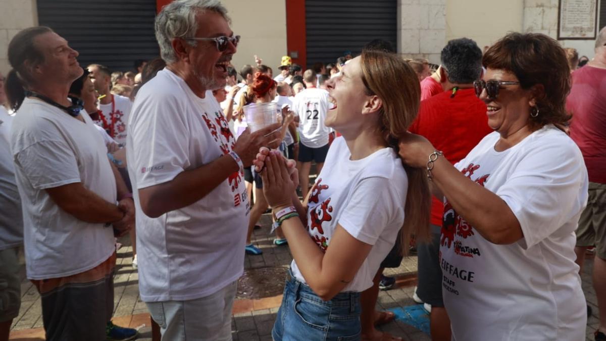 Últimos preparativos antes de que comience la Tomatina