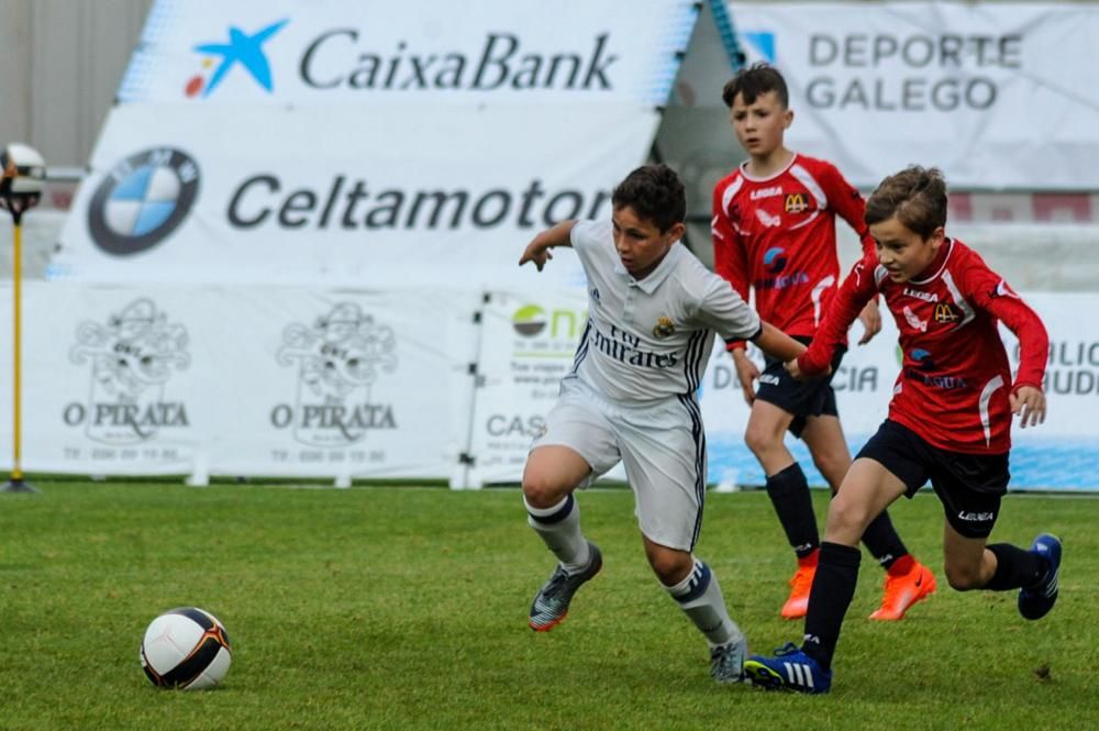 El arranque del Arousa Fútbol-7 trae a la localidad este fin de semana visitantes venidos de hasta siete países