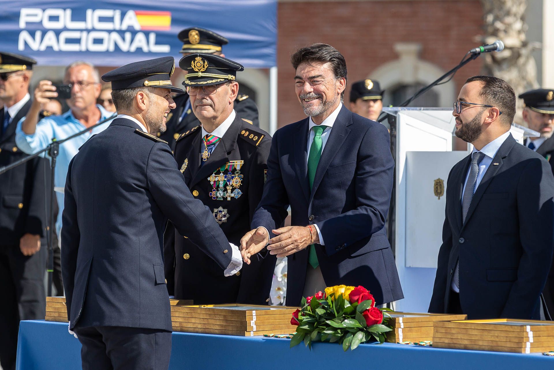 La Policía Nacional celebra en Alicante el día de su patrón