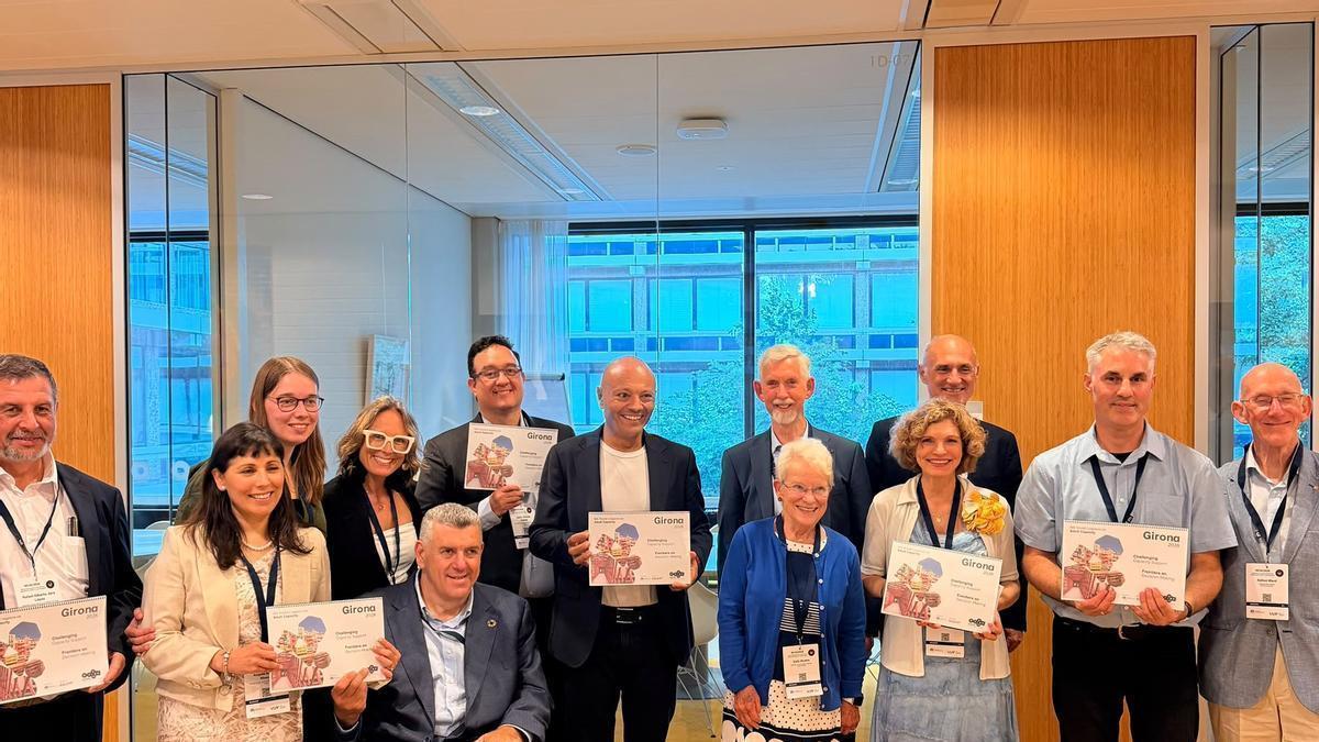 Imatge dels Membres del Comitè Assessor Internacional i els representants de Support-Girona a l'acte de presentació