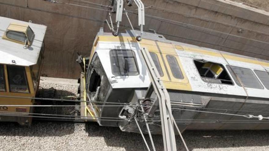 Los bomberos niegan que encontraran al maquinista y la interventora en el tren