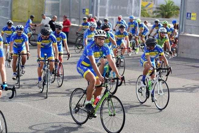 Salida de la ruta cicloturista hacia Artenara ...