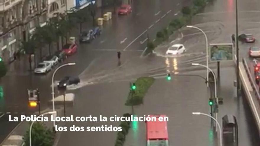 Problemas en Linares Rivas y el viaducto de Primo de Rivera por las inundaciones