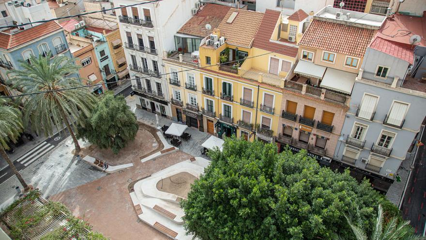 La remodelación de la plaza Nueva de Alicante no gusta: &quot;Mucho hormigón&quot;, diseño &quot;pobre&quot; y &quot;sin juegos para los niños&quot;