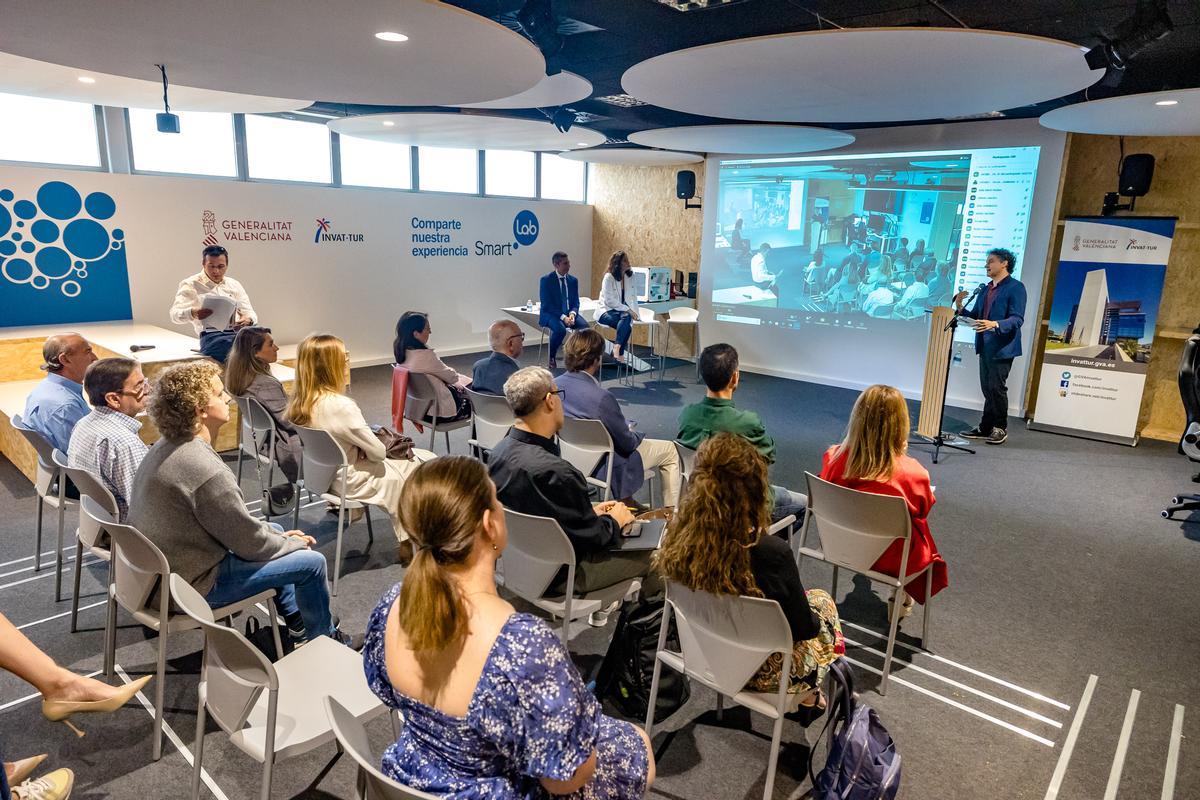 Un momento del seminario organizado por Hosbec en el Invattur para abordar este asunto, en el que ha participado el secretario autonómico Francesc Colomer.