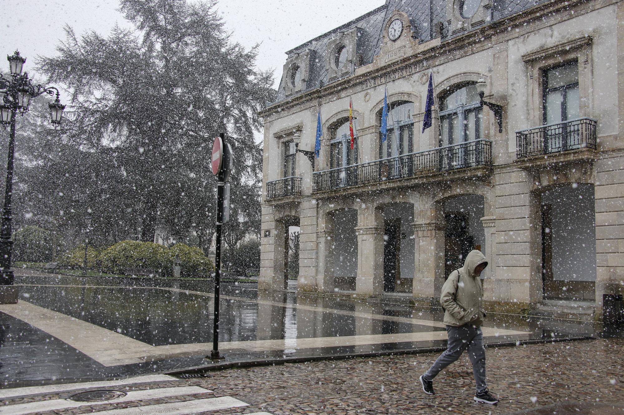 EN IMÁGENES: La borrasca Juliette lleva la nieve casi hasta la costa en Asturias