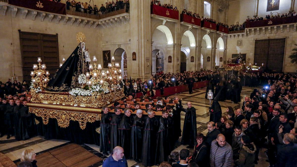 VIERNES SANTO | Trenca de guió en Santa María de Elche