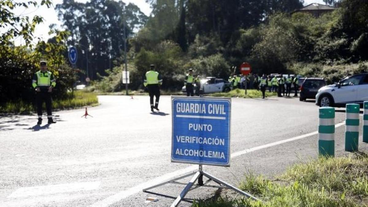 Un control de alcoholemia de la Guardia Civil en Pontevedra