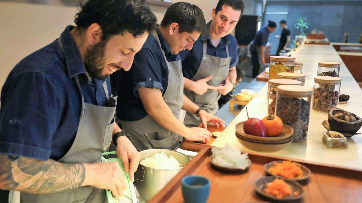 Varios de los cocineros del restaurante Kjolle, en Lima.