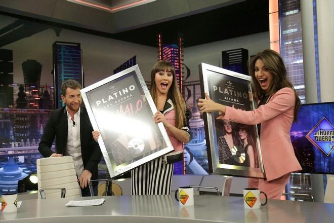 Aitana y Ana Guerra recogen su disco de platino en 'El Hormiguero'