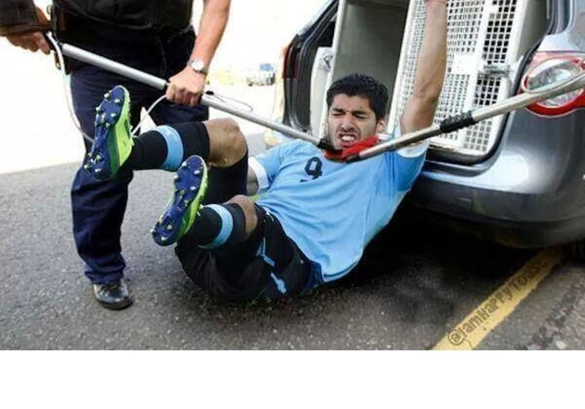 La FIFA juzga a Luis Suárez por su mordisco