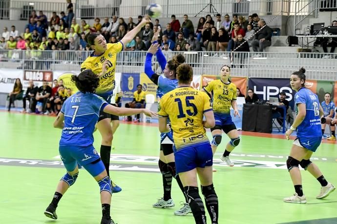 27-12-19 DEPORTES. PABELLON JUAN CARLOS HERNANDEZ. JINAMAR. TELDE. Partido de balonmano entre el Rocasa y el Bera Bera disputado en el Pabellon de deportes Juan Carlos Hernández en Jinamar.  Fotos: Juan Castro.  | 27/12/2019 | Fotógrafo: Juan Carlos Castro