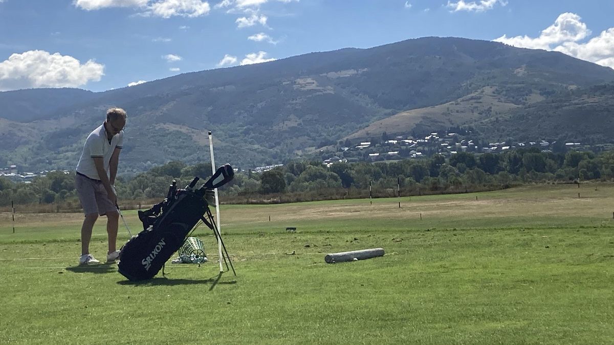Un practicant de golf al camp de Fontanals