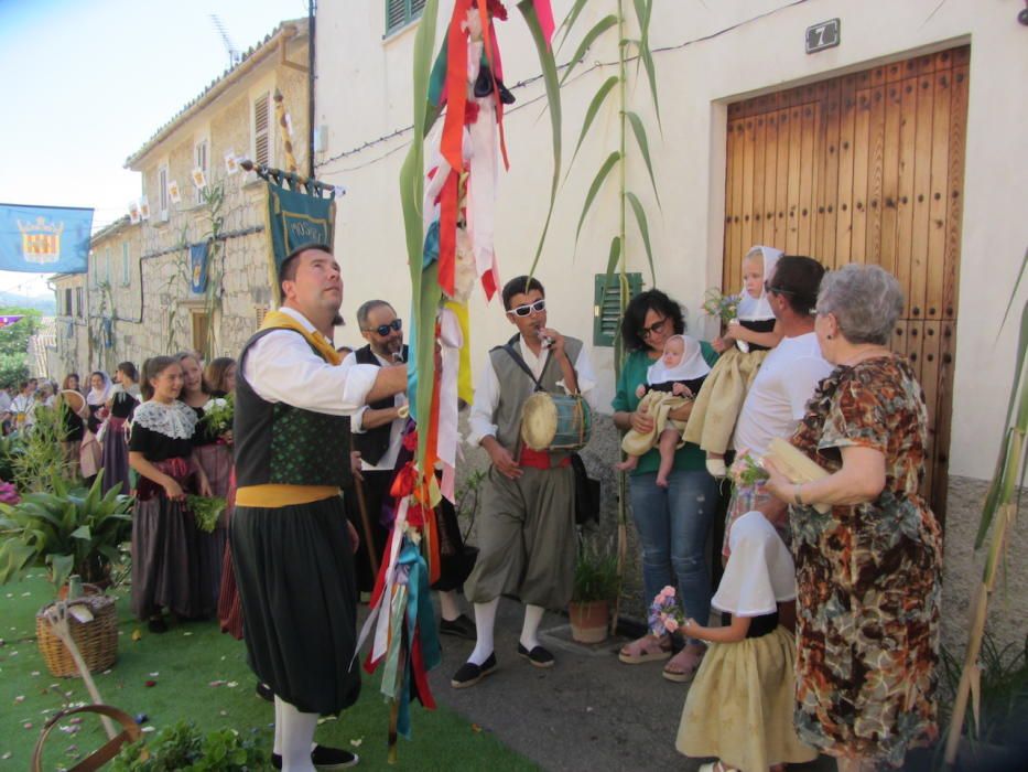 El Fadrí Major de Moscari corteja a las solteras en honor a la patrona Santa Anna