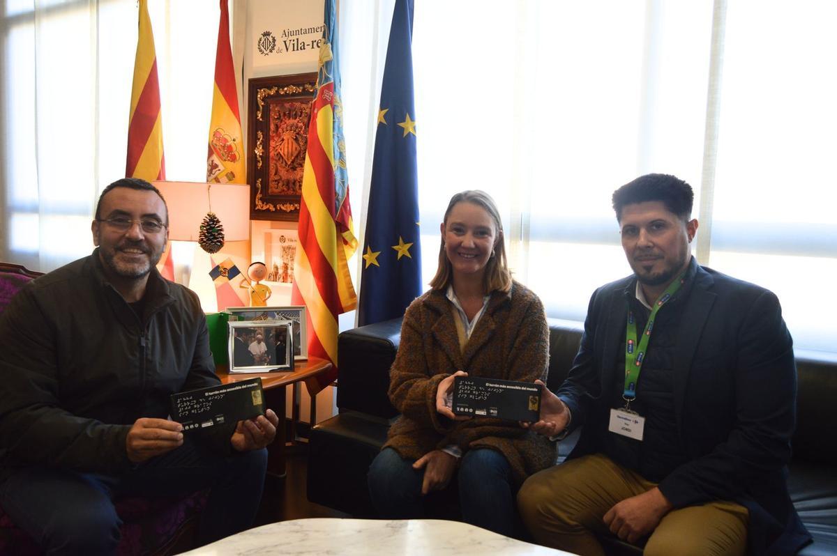 El alcalde Benlloch y la vicealcaldesa Fajardo han recibido al gerente de Carrefour Vila-real, Jordi Navarro.