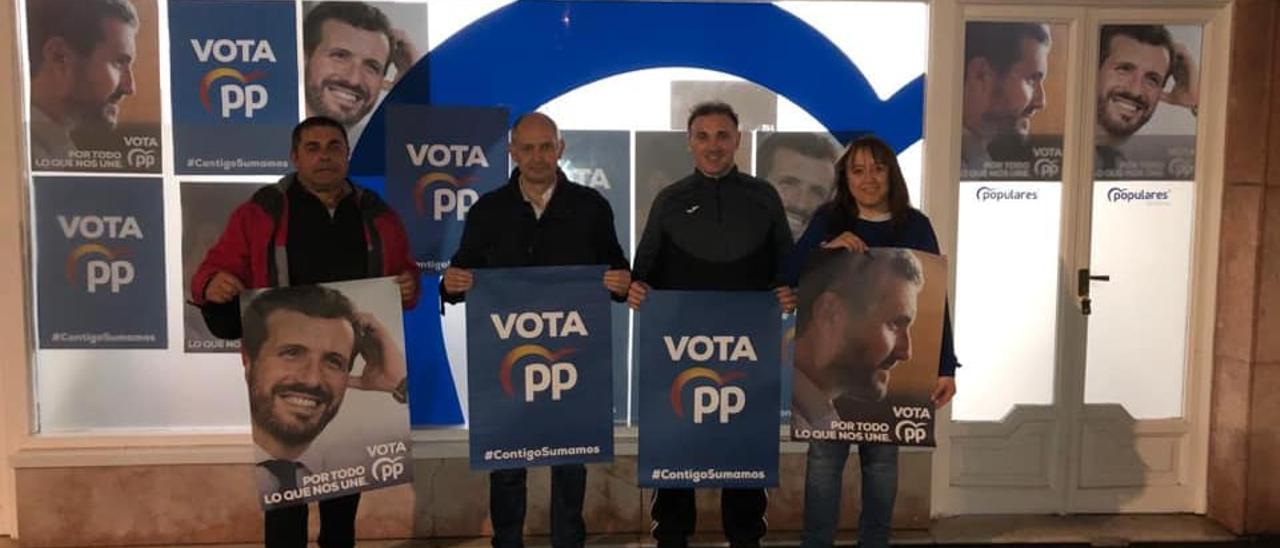 Beatriz Castro y sus principales colaboradores en una de las últimas citas electorales.