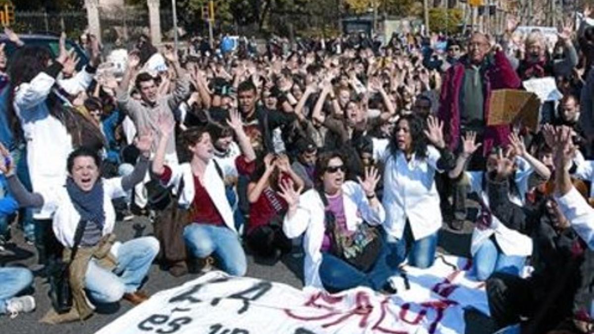 Manifestación en Barcelona contra los recortes en la sanidad pública, el pasado mes de febrero.