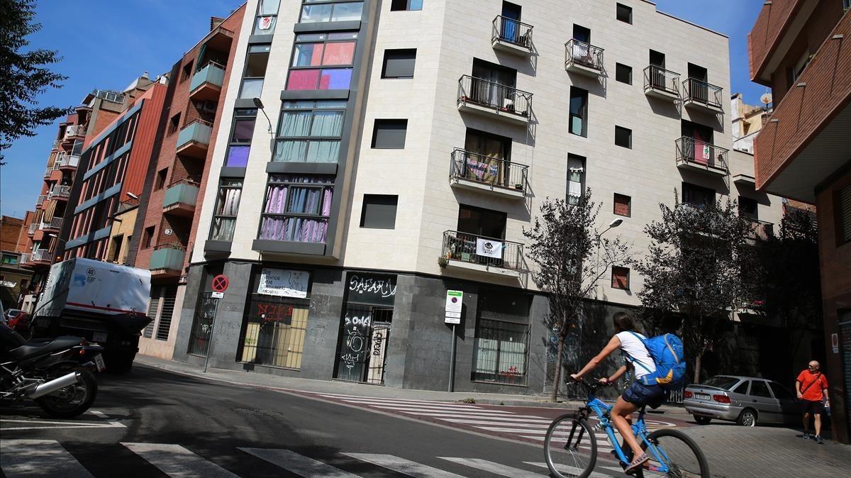 Edificio ocupado cinvertido en vivienda social.