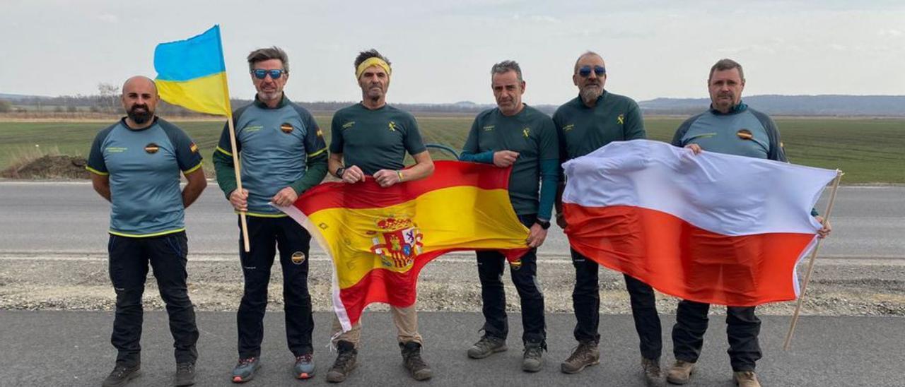 Pedro Rodado junto a sus compañeros Juan, José, Luis,  Cabrera, Roberto y Jesús.