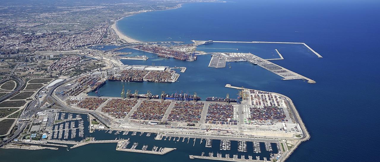 La huelga y el temporal paralizan el 85% de la actividad del Puerto de  València - Levante-EMV