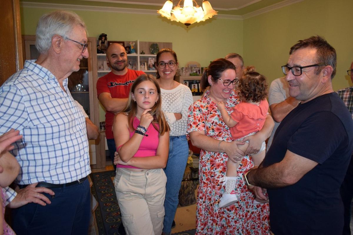 El homenaje del Concello de Valga a sus vecinos centenarios se ha convertido en un homenaje de todo el pueblo y en una forma de recordarlos cuando fallecen.