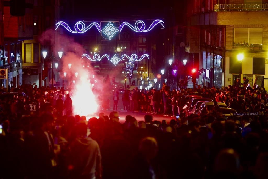 Las aficiones del Oviedo y el Sporting calientan motores antes del derbi