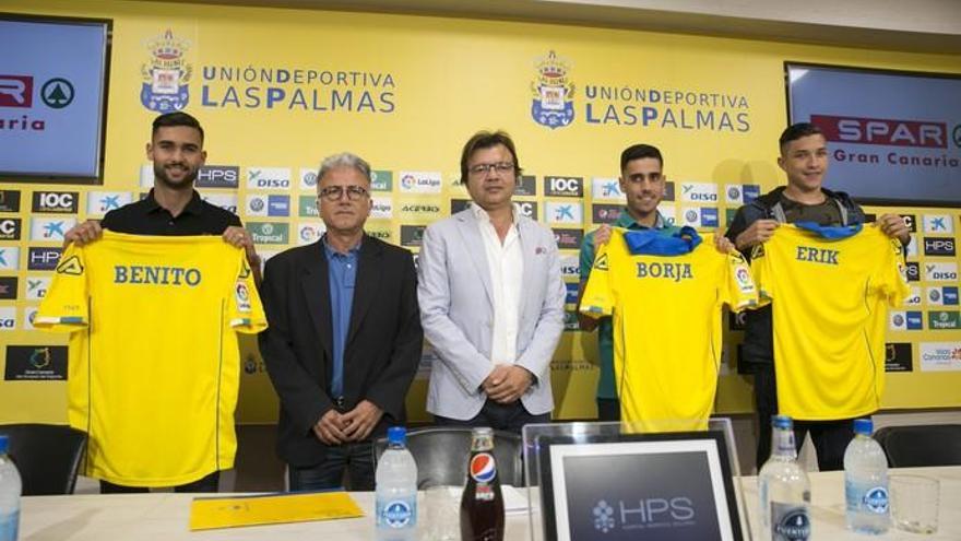 Benito Ramírez, Borja Herrera y Erik Exposito, nuevos jugadores de la primera plantilla