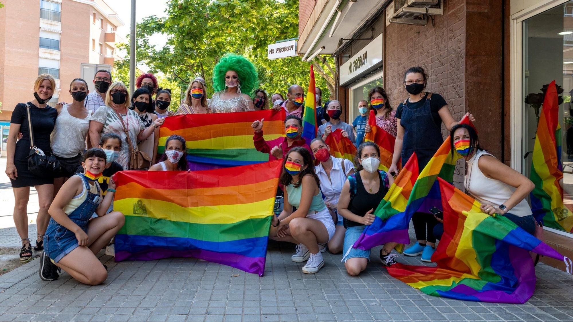 La Asociación de Comerciantes de Eusebi Güell de Sant Boi celebra el Día del Orgullo LGTBI