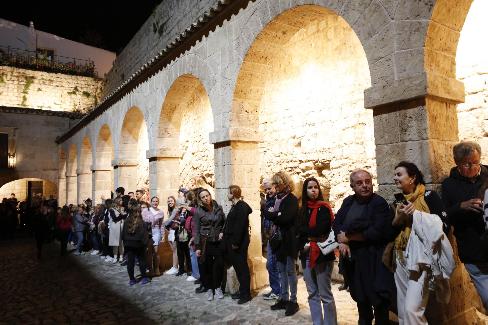 Mira aquí todas las fotos de la procesión del Viernes de Dolores en Ibiza