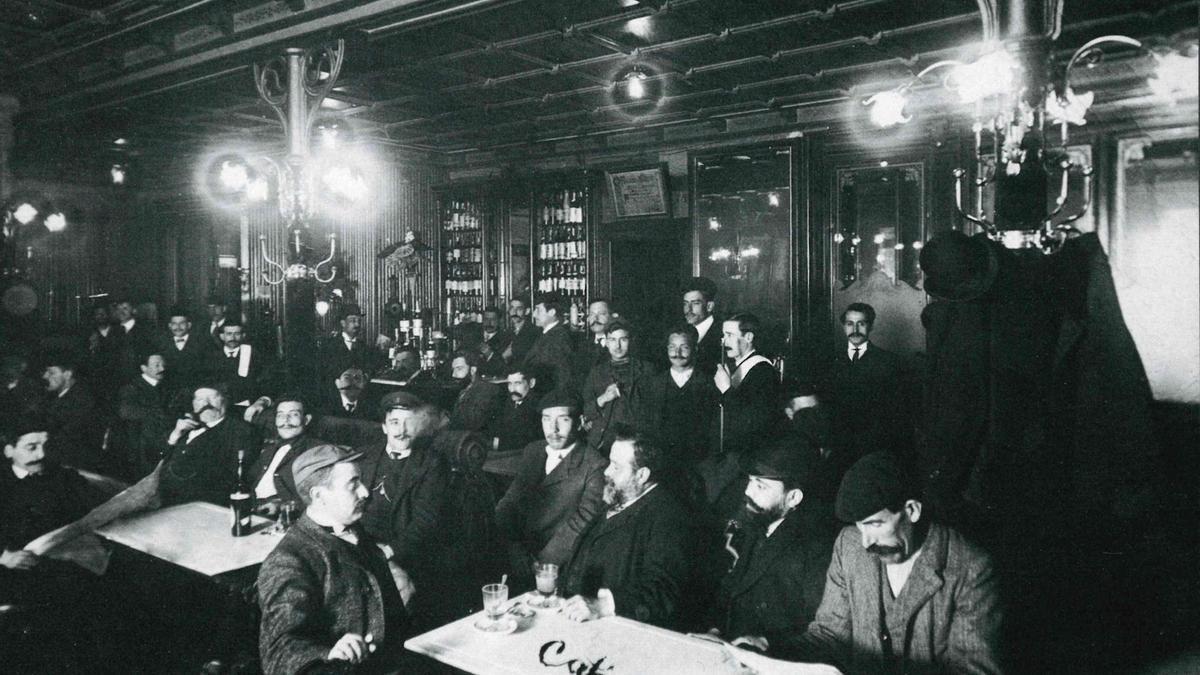 Ambiente en el Café Colón, en su época de esplendor.