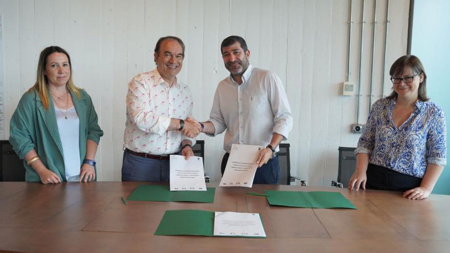 Crespo y Campos ayer en la firma del acuerdo.