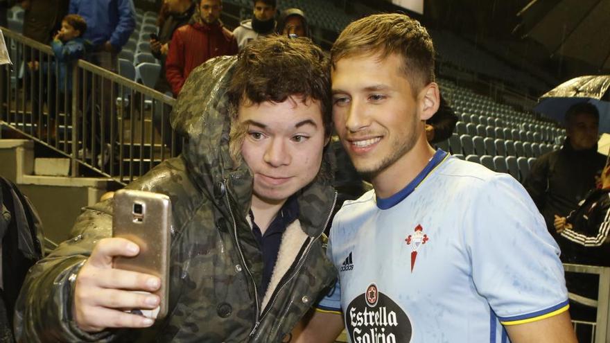 El jugador, durante su presentación en Balaídos. // R. Grobas