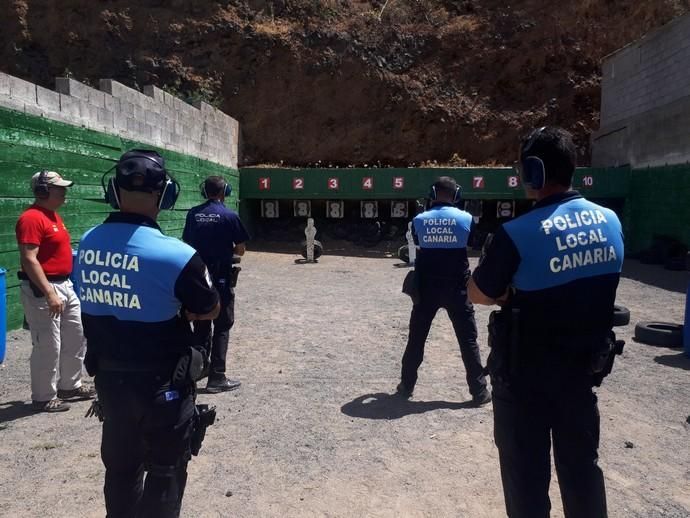 La Policía Local de Agaete realiza un curso teórico y práctico de tiro