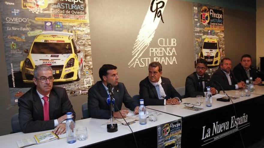 Por la izquierda, Ulpiano Nosti, José Luis Fontaniella, Julián Moreno, Gerardo Antuña, Rogelio Pando y Celso Roces.