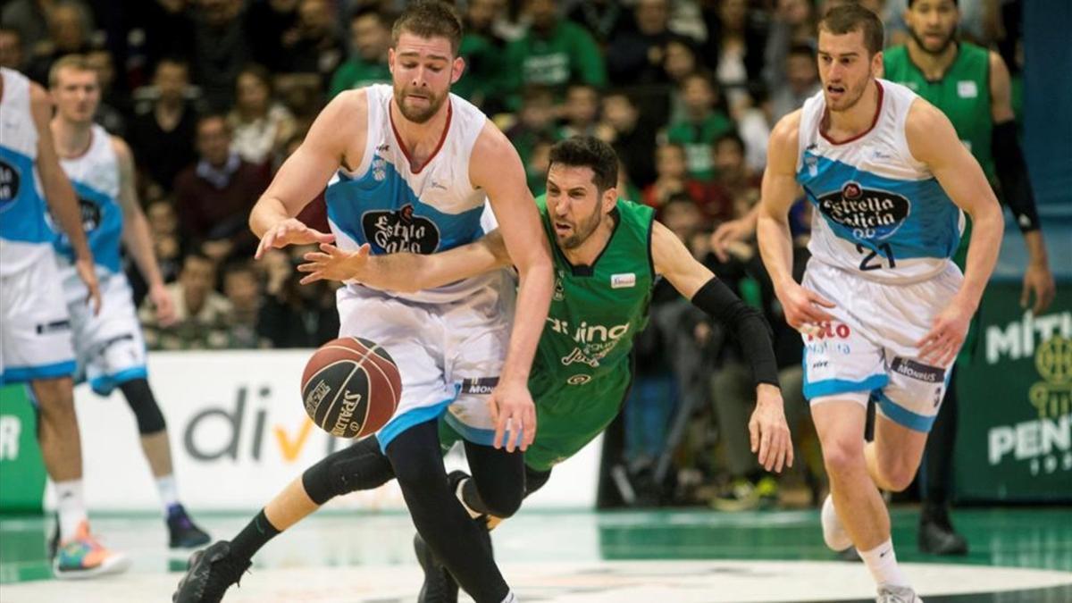 Sergi Vidal, en una acción del partido ante Obradoiro