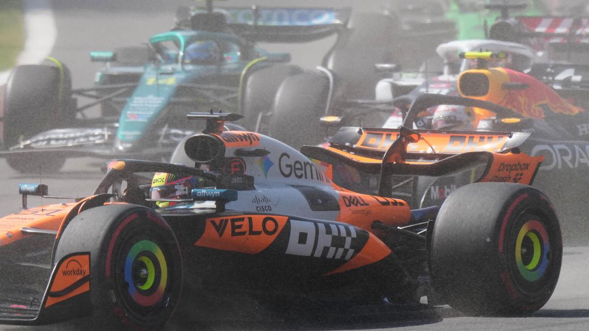 McLaren driver Oscar Piastri of Australia steers during the Formula One Mexico Grand Prix in Mexico City, Sunday, Oct. 26, 2025. (AP Photo/Fernando Llano)