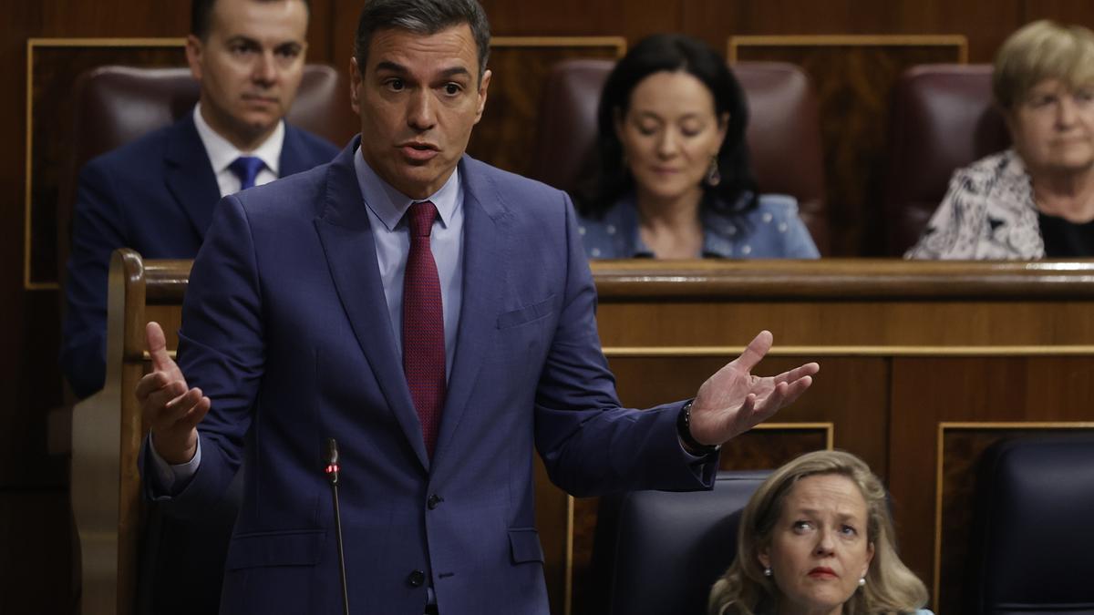 Pedro Sánchez anuncia una rebaja del IVA de la luz del 10% al 5%.
