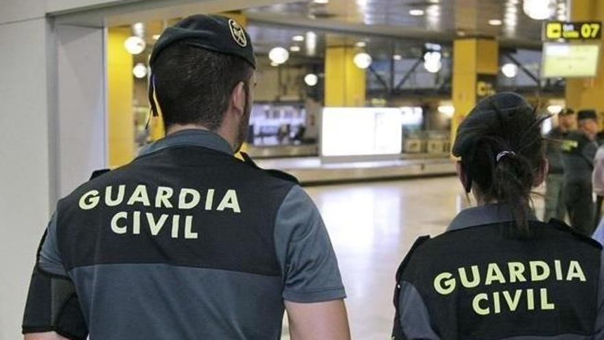 Guardia Civil en el aeropuerto de Málaga.