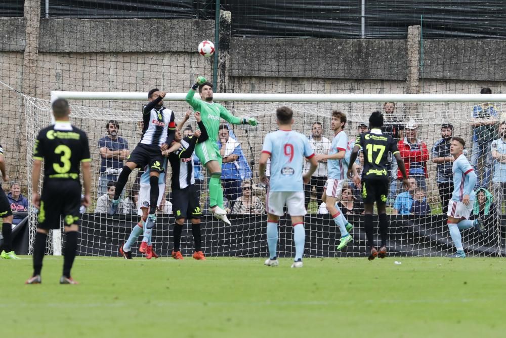 Las mejores imágenes de la semifinal del playoff de ascenso entre el Celta B y el Cartagena en un campo de Barreiro abarrotado.