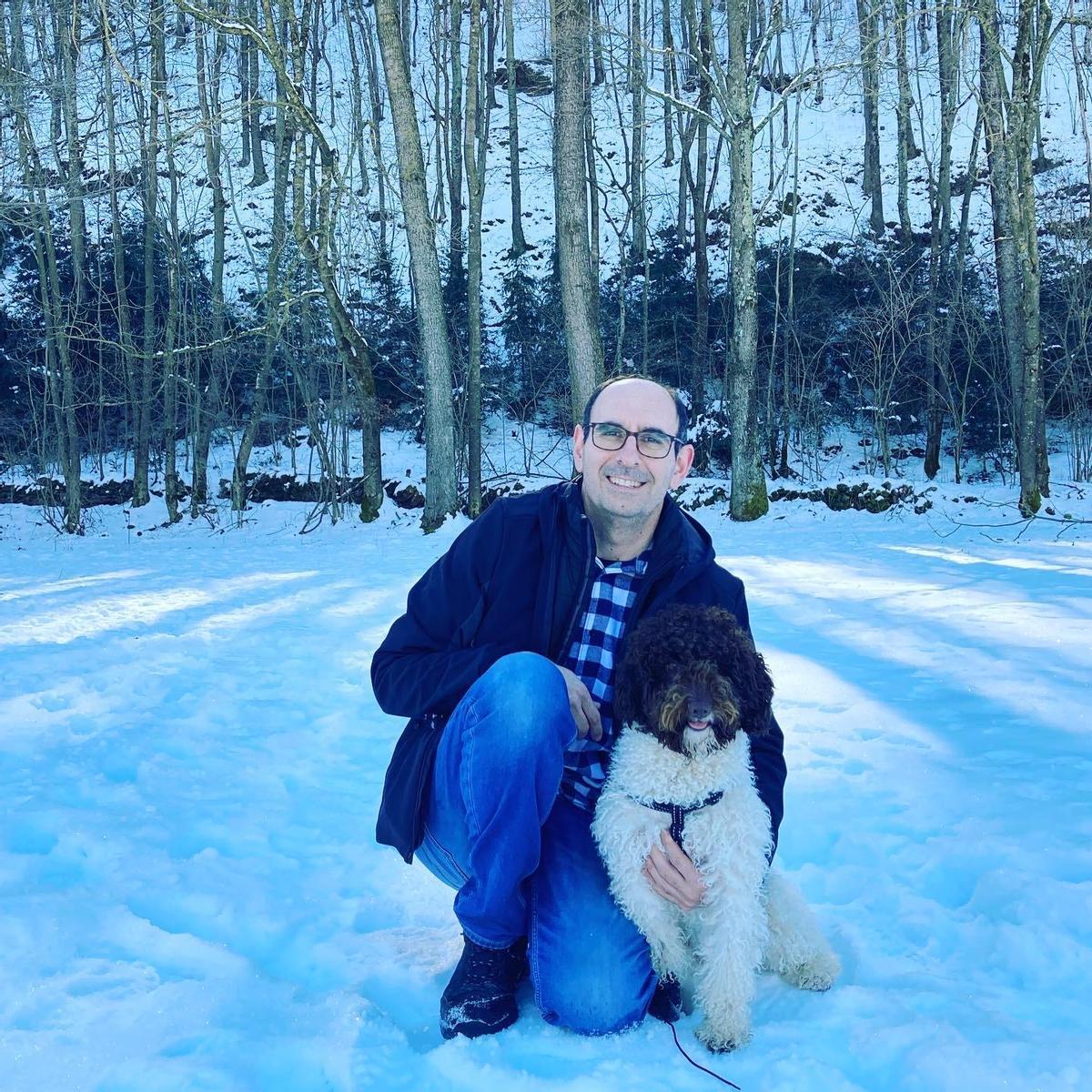 Jordi Cruz Serra, amb la Boira, al Pirineu.