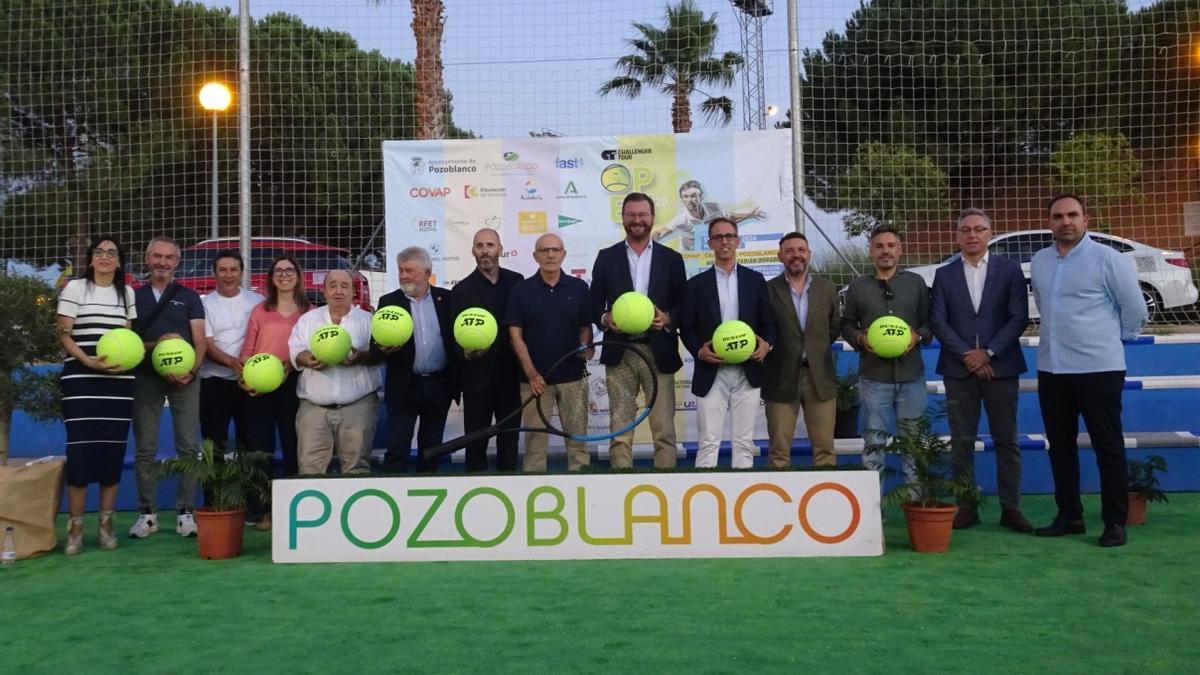 Autoridades asistentes a la presentación del Open Ciudad de Pozoblanco.