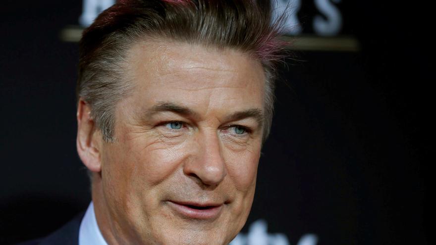 Alec Baldwin solicita que los rodajes que incluyan armas estén supervisados por un policía