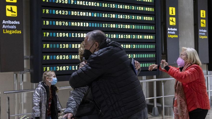 Almeida propone llamar Rita Barberá al aeropuerto de Valencia