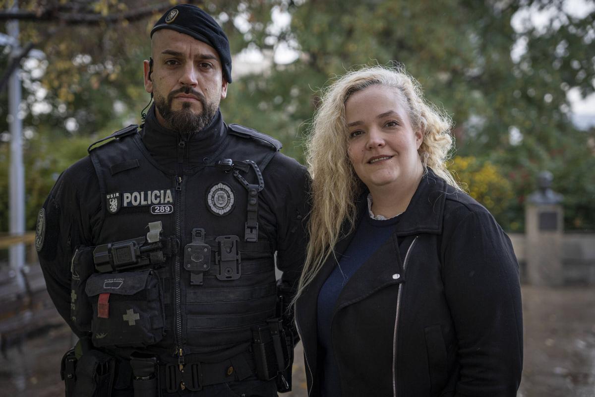 L’emotiva trobada d’una mare i el policia de Santa Coloma que va evitar el suïcidi de la seva filla: «Vaig connectar amb ella a través dels animals»