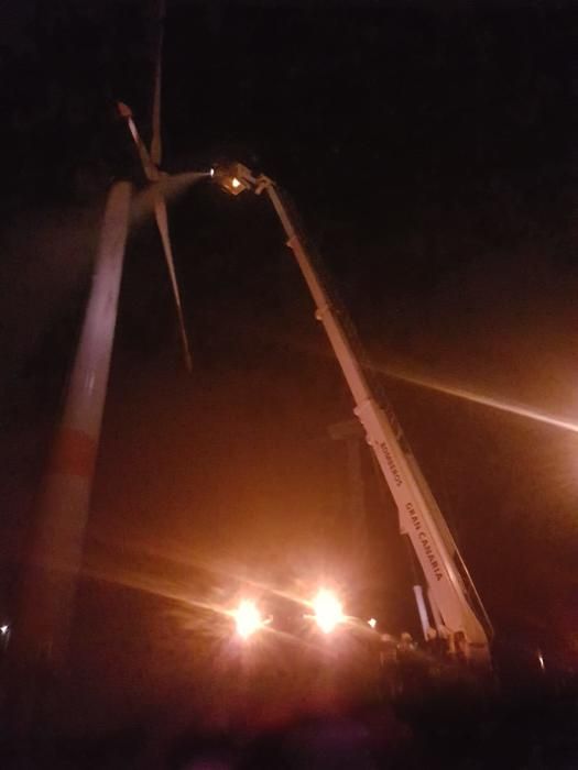 Incendio de un aerogenerador en Arinaga