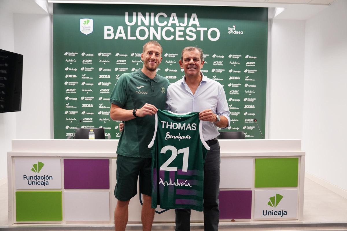 Math Thomas, junto a Juanma Rodriguez, en su presentación.