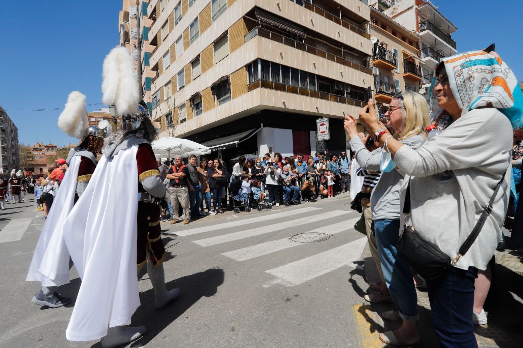 Flores y alegría para despedir la Semana Santa Marinera en el desfile de Resurrección