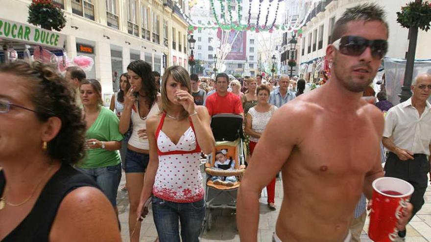 El alcalde ruega en su bando no ir en Feria con el torso desnudo.